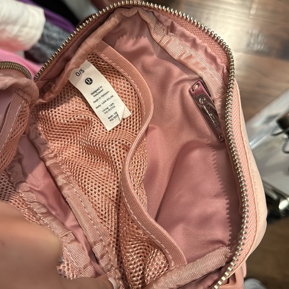 Lulu lemon pink belt bag - Picture 3 of 3